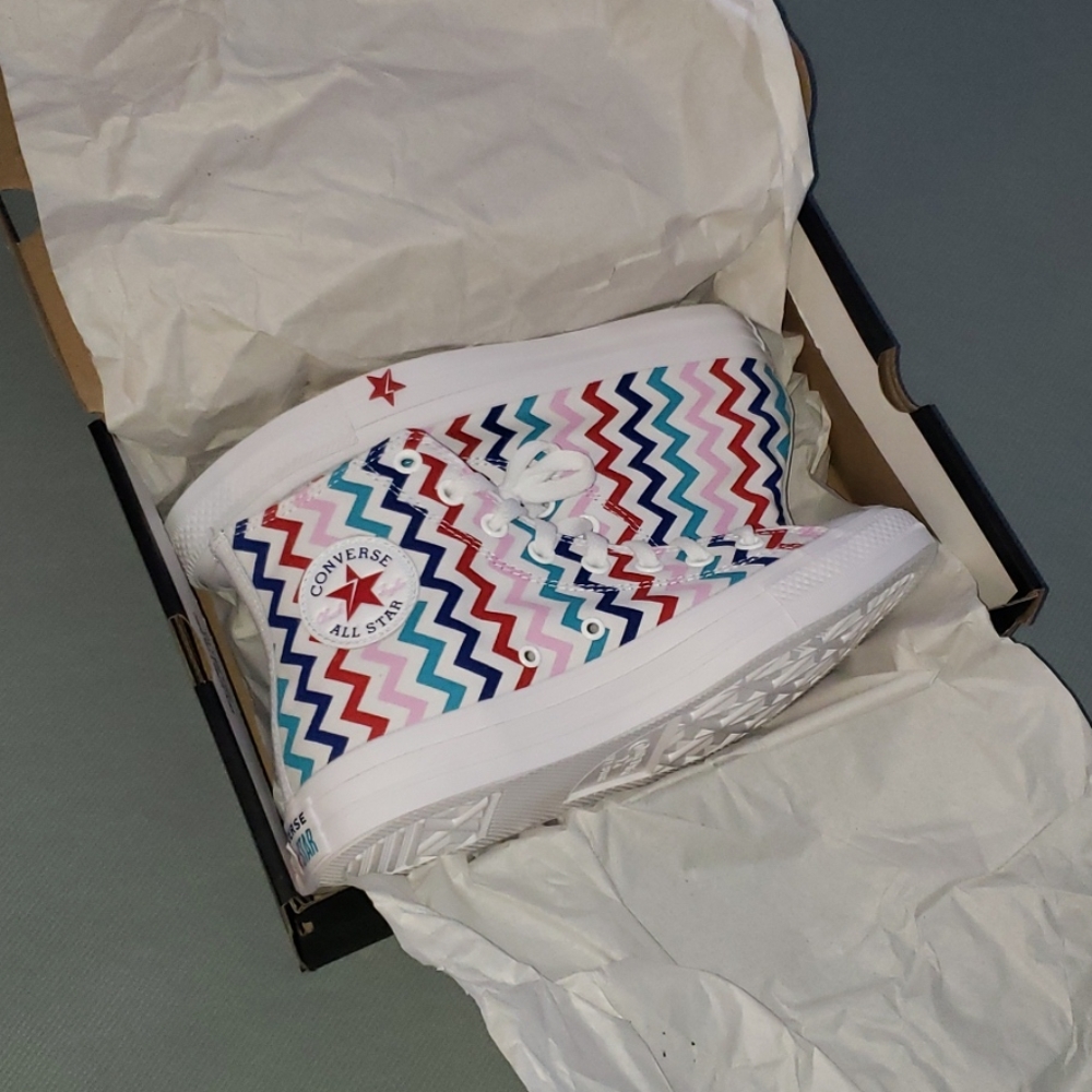 CONVERSE LADIES SZ 9 UK SZ 7 BRAND NEW